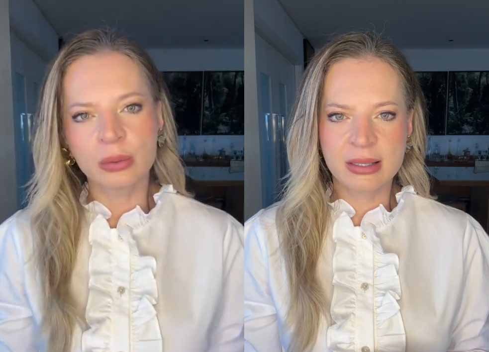 Due immagini affiancate di una donna con lunghi capelli biondi e camicetta bianca con balze che parla direttamente alla telecamera in una stanza